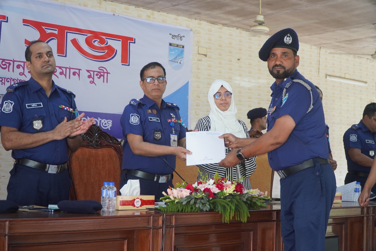 নারায়ণগঞ্জে জেলা পুলিশের মাস্টার প্যারেড ও অপরাধ পর্যালোচনা সভা অনুষ্ঠিত