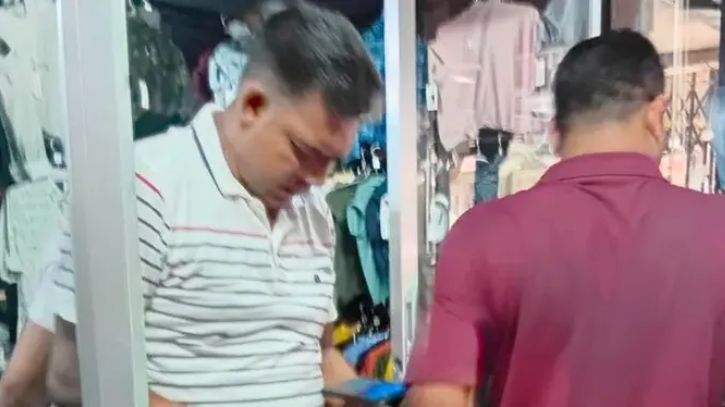 নারায়ণগঞ্জে ঘুষের টাকা ফেরত দিতে গিয়ে পুলিশ কর্মকর্তা অবরুদ্ধ