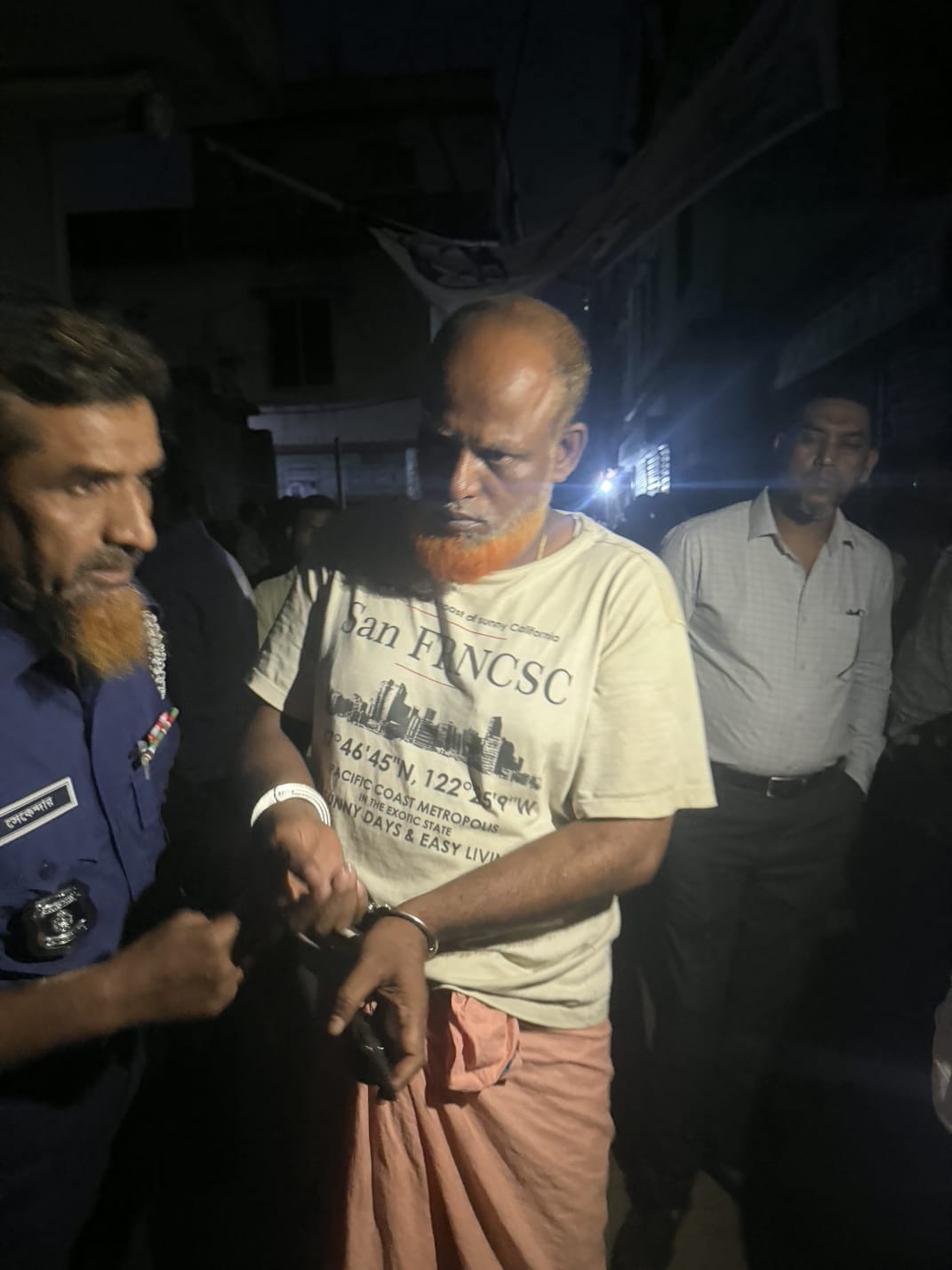 নারায়ণগঞ্জে গভীর রাতে পৃথক আরেকটি যৌথ অভিযানে ৪৮৮০ লিটার ডিজেল জব্দ, একজনকে কারাদণ্ড