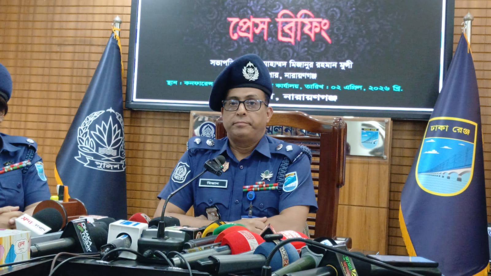 ৫৩ রাউন্ড পিস্তলের গুলিসহ ‘রেজ্জাক বাহিনীর’ প্রধান ও ছেলে গ্রেফতার