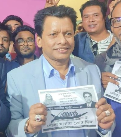 সংবাদ প্রকাশের পর দেশ ছাড়ার চেষ্টা, ‘আন্ডা রফিক’ নিয়ে চাঞ্চল্য