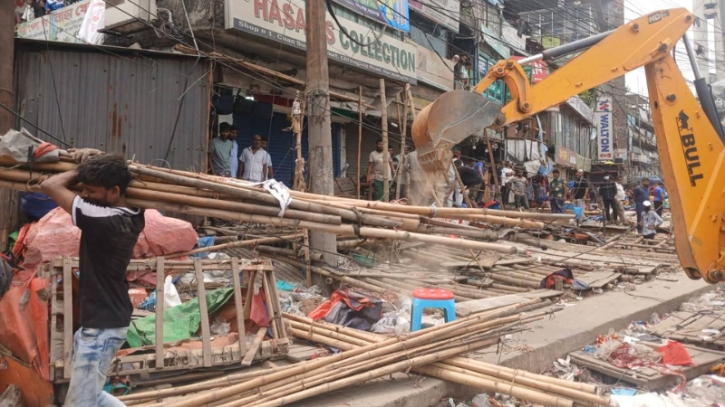 শিমরাইলে উচ্ছেদ অভিযান: মহাসড়কের শতাধিক অবৈধ স্থাপনা গুঁড়িয়ে দিল প্রশাসন