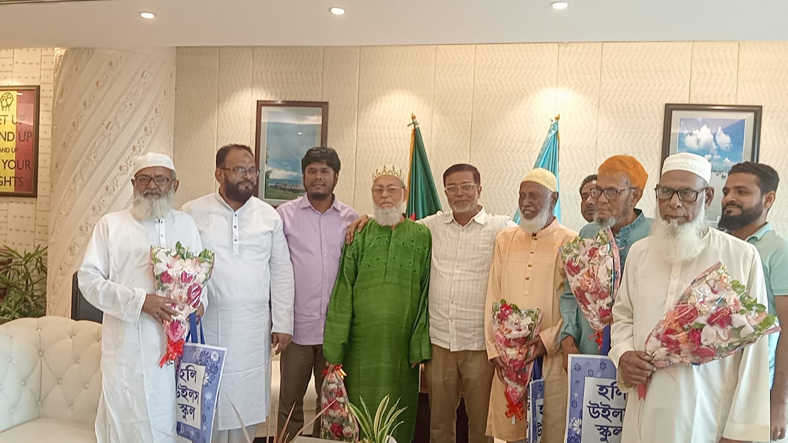 নারায়ণগঞ্জে বীর মুক্তিযোদ্ধাদের সম্মাননা প্রদান করল ‘হলি উইলস স্কুল’