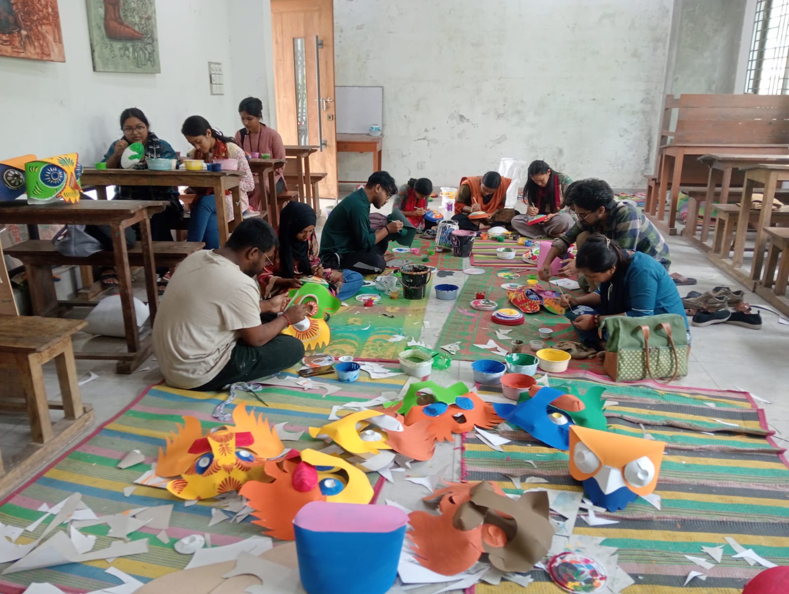 নারায়ণগঞ্জ চারুকলা ইনস্টিটিউটে মঙ্গল শোভাযাত্রার প্রস্তুতি তুঙ্গে