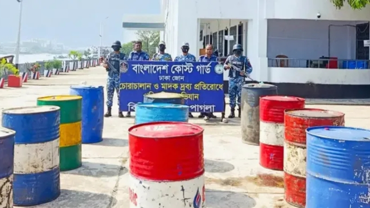নারায়ণগঞ্জে কোস্ট গার্ডের অভিযান: ২ হাজার ২০০ লিটার ডিজেল জব্দ