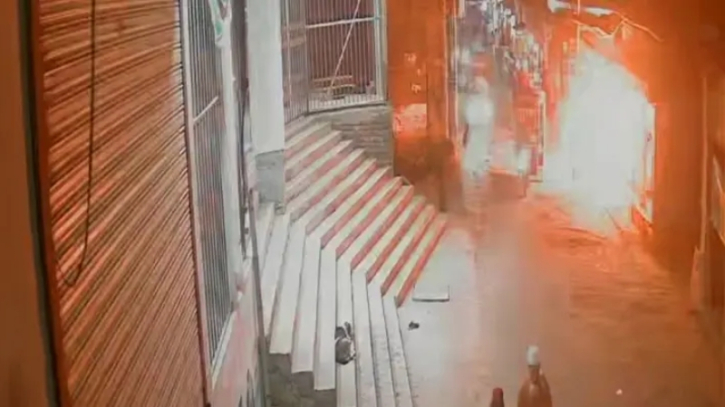 সিদ্ধিরগঞ্জে তিতাস গ্যাসের লাইনে বিস্ফোরণ: স্থানীয়দের তৎপরতায় বড় রক্ষা