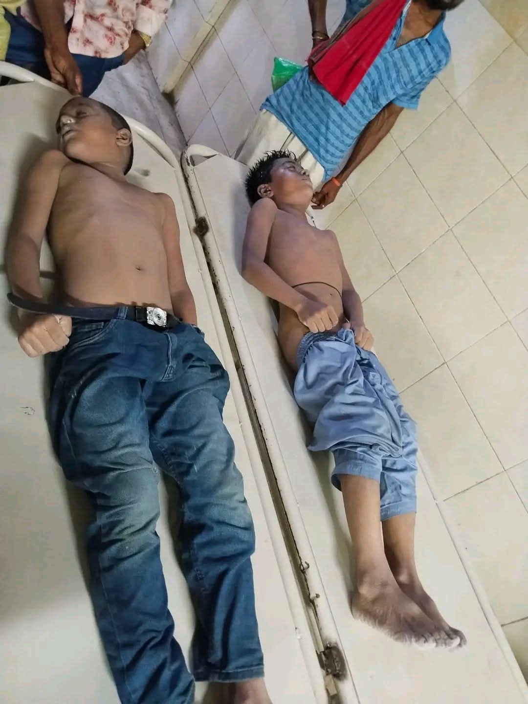 নারায়ণগঞ্জ সিটি কর্পোরেশনের জিমখানা লেক থেকে নিখোঁজ দুই শিশুর মরদেহ উদ্ধার করা হয়েছে।