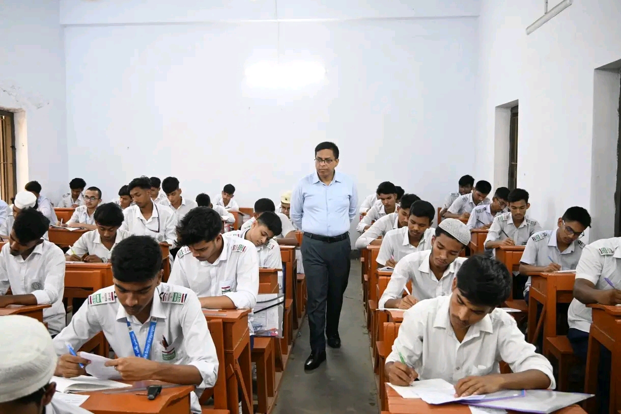 নারায়ণগঞ্জে এসএসসি ও সমমানের পরীক্ষা কেন্দ্র পরিদর্শন করলেন জেলা প্রশাসক