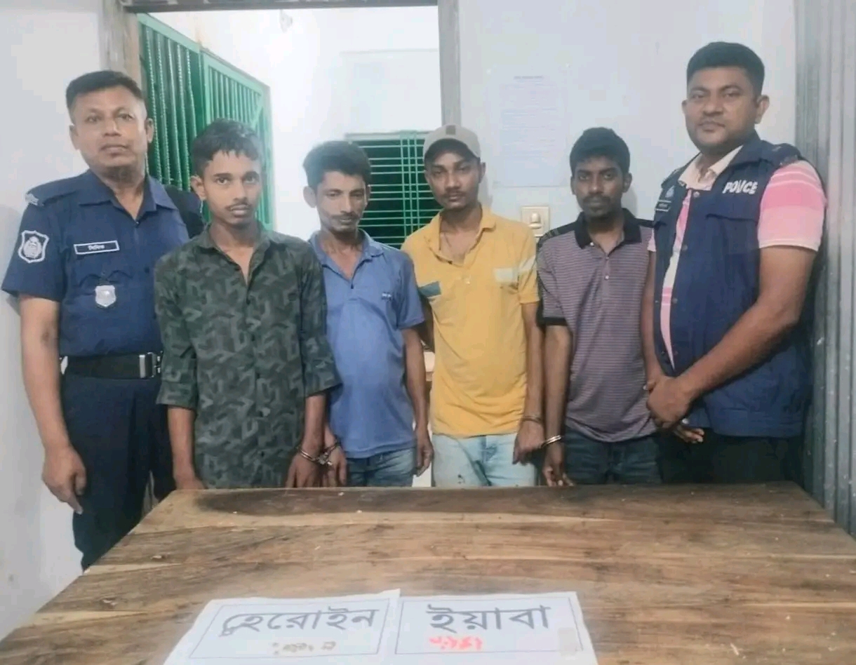 সোনারগাঁওয়ে মাদকবিরোধী অভিযানে ২৩ পিস ইয়াবা ও হেরোইনসহ আটক ৪