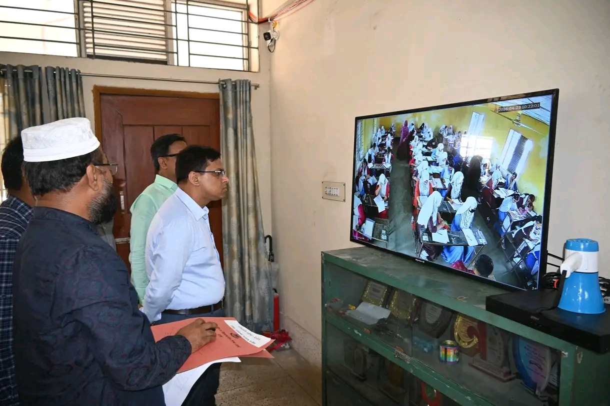নারায়ণগঞ্জের সোনারগাঁওয়ে এসএসসি ও সমমানের পরীক্ষা কেন্দ্র পরিদর্শন করলেন জেলা প্রশাসক