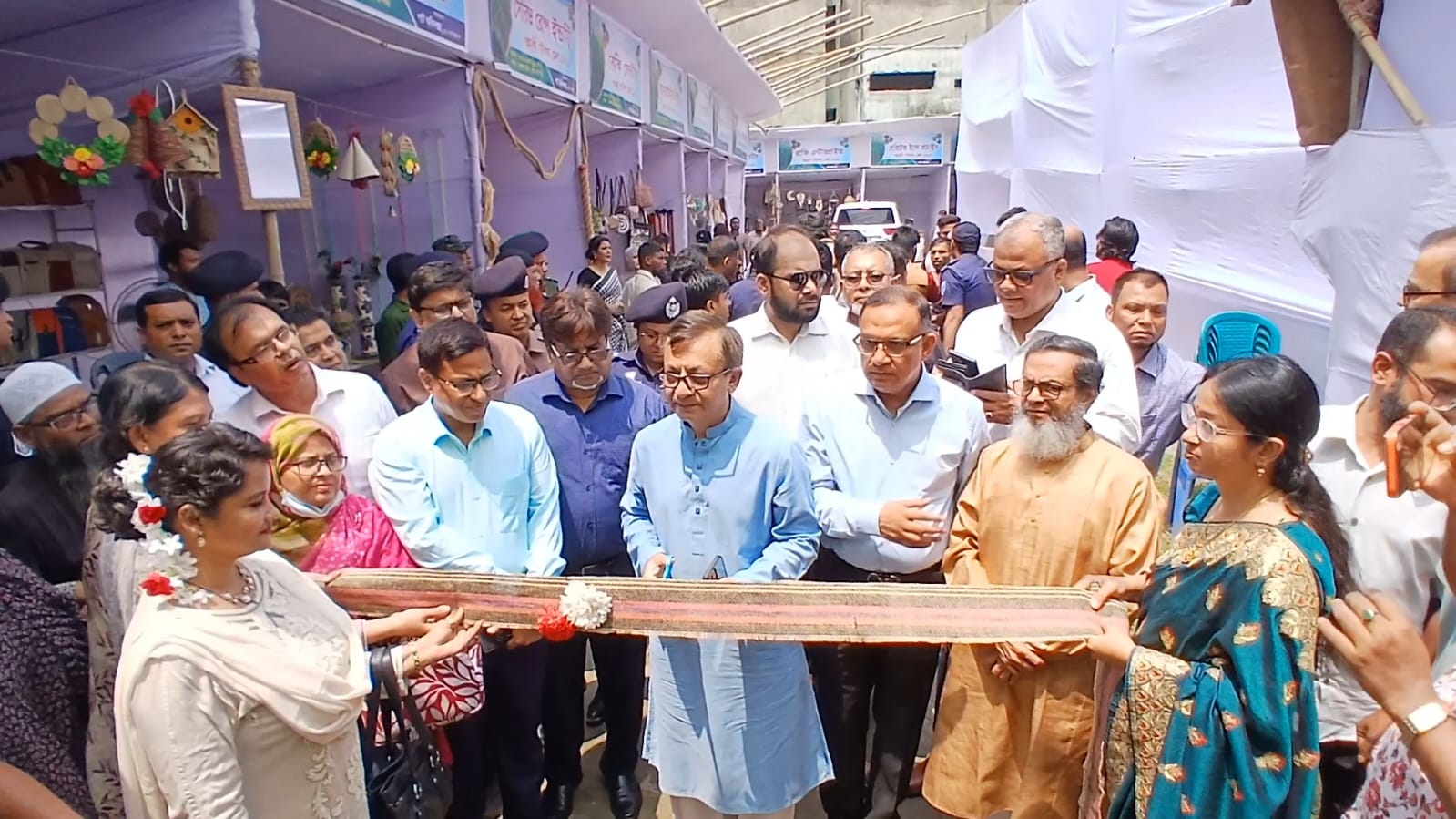 নারায়ণগঞ্জের টেক্সটাইল শিল্পপল্লী ঘুরে দেখলেন বস্ত্র ও পার্ট মন্ত্রী