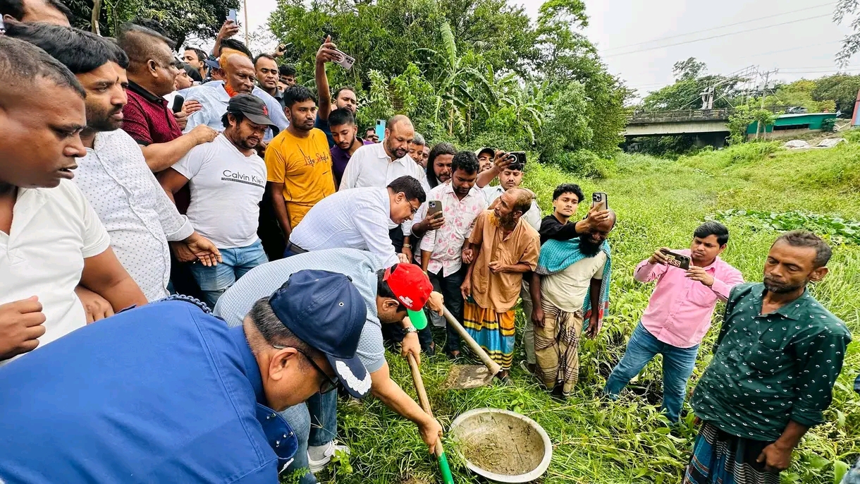 আড়াইহাজারে রামচন্দ্রী খাল পুনঃখনন কাজের শুভ উদ্বোধন