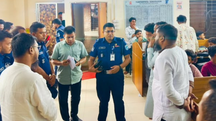 সোনারগাঁয়ে ‘ফিল্মি কায়দায়’ নগদ ডিস্ট্রিবিউশন হাউজে ডাকাতি: লুট প্রায় এক কোটি টাকা