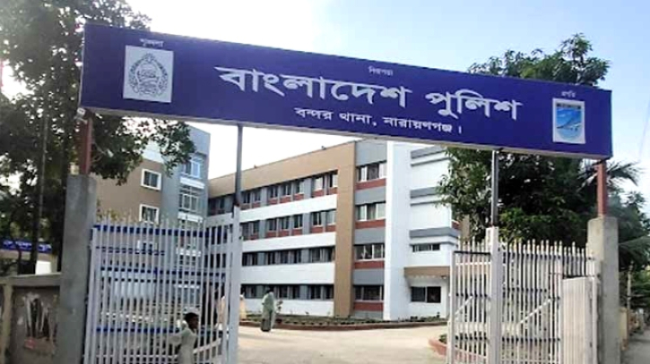 বন্দরে ৩ বন্ধুকে পিটিয়ে ছিনতাই, থানায় মামলা