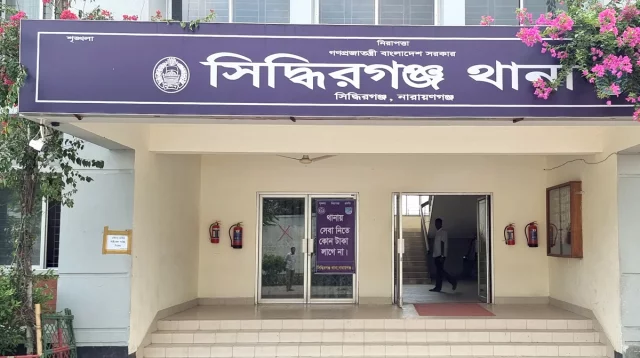 সিদ্ধিরগঞ্জে ডিবি পরিচয়ে প্রবাসীর স্বর্ণ ছিনতাই