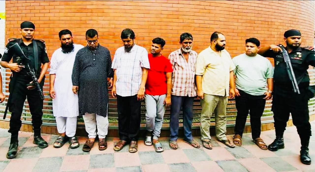 নারায়ণগঞ্জ পাসপোর্ট অফিসে র‍্যাবের অভিযান: ৭ দালালকে কারাদণ্ড ও জরিমানা