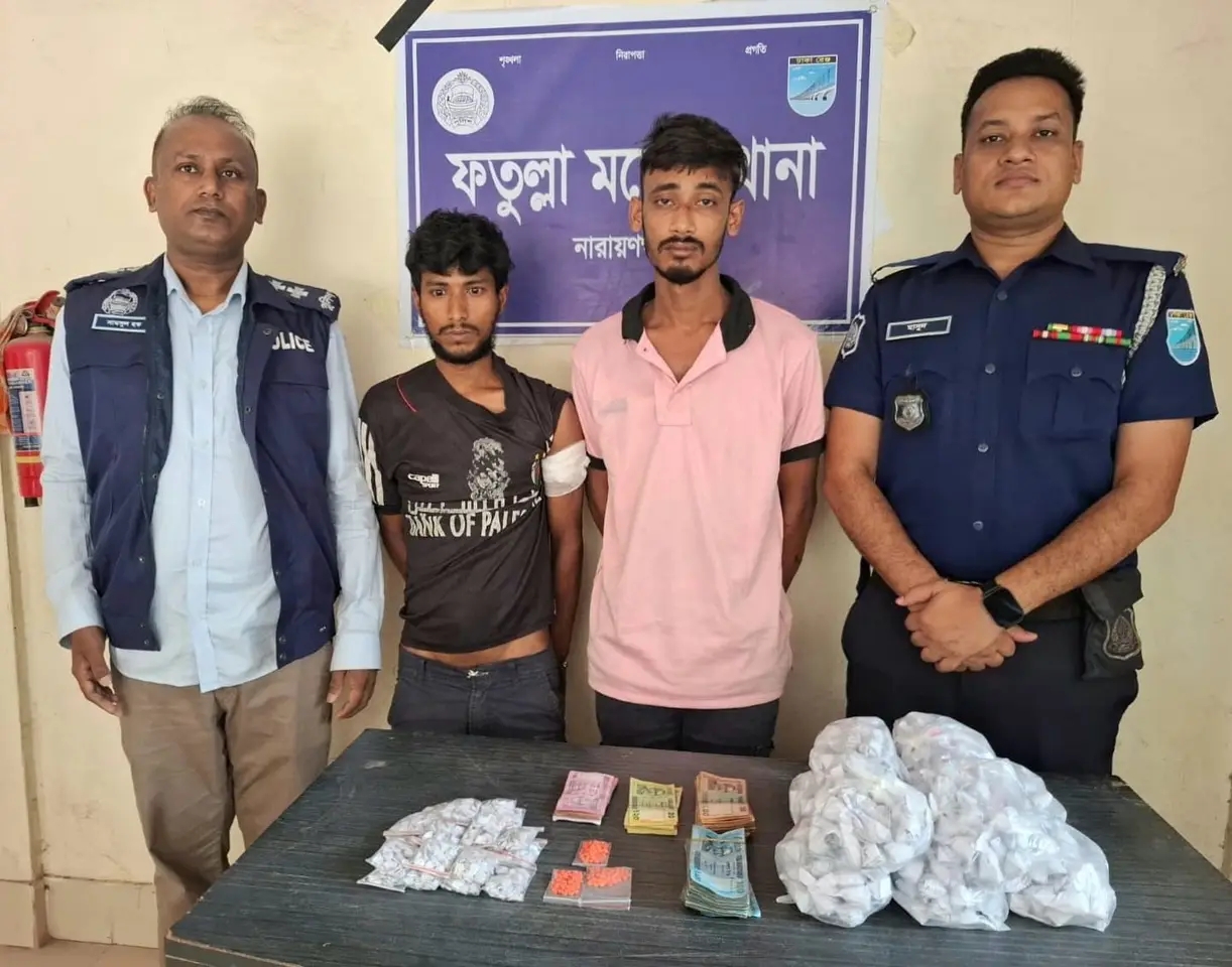ফতুল্লায় বিশাল মাদকসহ দুই ব্যবসায়ী গ্রেফতার; ইয়াবা, হেরোইন ও গাঁজা উদ্ধার