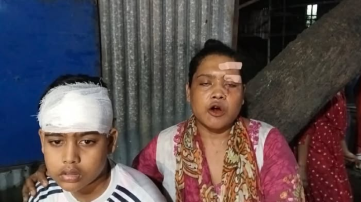 সিদ্ধিরগঞ্জে বিয়ের অনুষ্ঠানে চাঁদার দাবিতে হামলা-লুটপাট, শিশুসহ আহত ৪