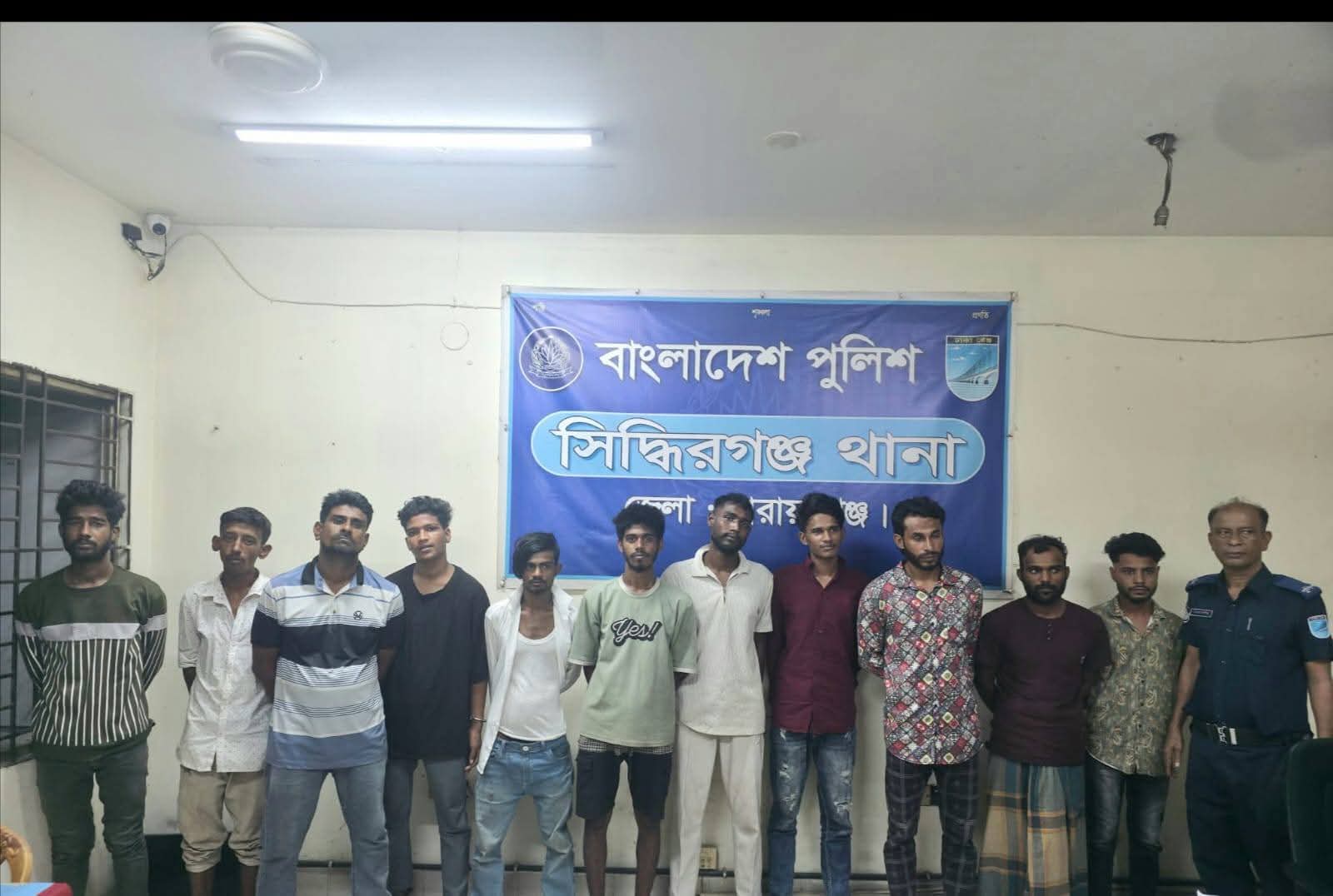 সিদ্ধিরগঞ্জ বিহারী ক্যাম্পে যৌথ বাহিনীর অভিযান: মাদকসহ গ্রেফতার ৬, আটক আরও ৫