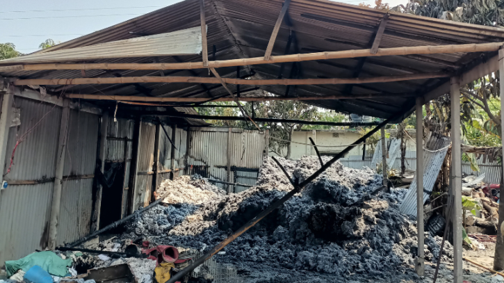 বন্দরে তুলা গোডাউনে ভয়াবহ আগুন: ১৫ লাখ টাকার ক্ষতি