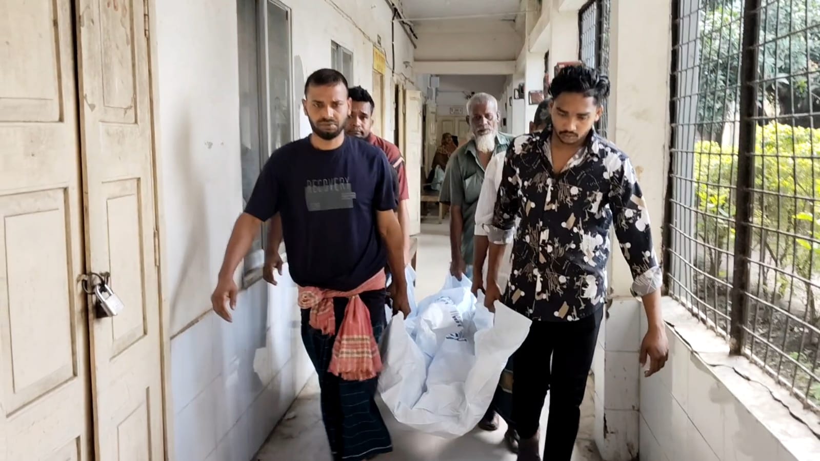 সোনারগাঁয়ে ডাকাতদের হামলায়  একজন নিহত।