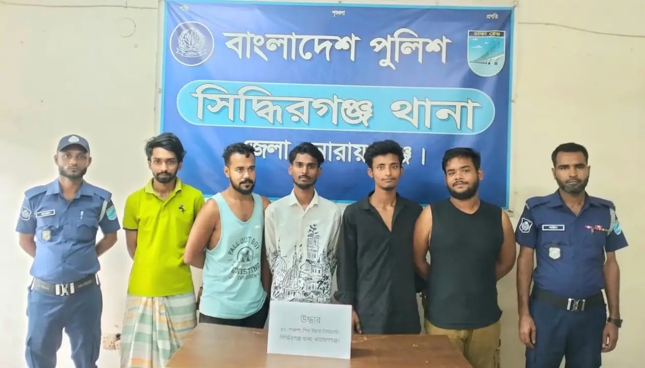 সিদ্ধিরগঞ্জে ৫০ পিস ইয়াবাসহ ৫ মাদক ব্যবসায়ী গ্রেফতার