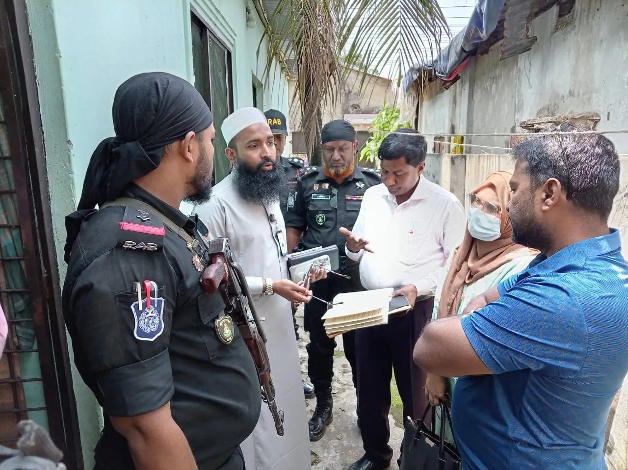 সিদ্ধিরগঞ্জে অস্বাস্থ্যকর পরিবেশে ভেজাল খাদ্য উৎপাদন: সম্রাট ফুড প্রোডাক্টসকে ১ লাখ টাকা জরিমানা