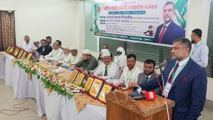 ​‘সস্তা রাজনীতির যাঁতাকলে পিষ্ট হচ্ছেন আইনজীবীরা’: নবীনদের সংবর্ধনায় শিশির মনির