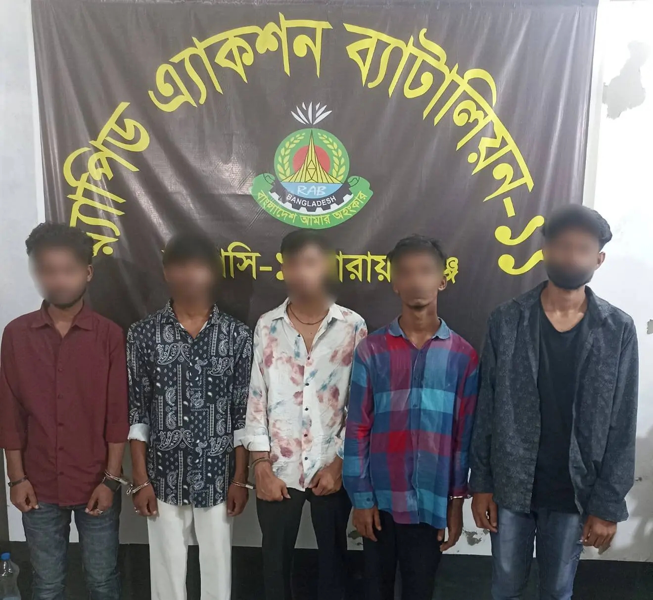 নারায়ণগঞ্জে র‍্যাবের অভিযান: অনলাইন জুয়ার ১ এজেন্টসহ গ্রেফতার ৫