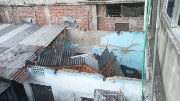 দেওভোগে ছাদের দেয়াল ধসে ঘুমন্ত শিশুর মৃত্যু, মা আশঙ্কাজনক