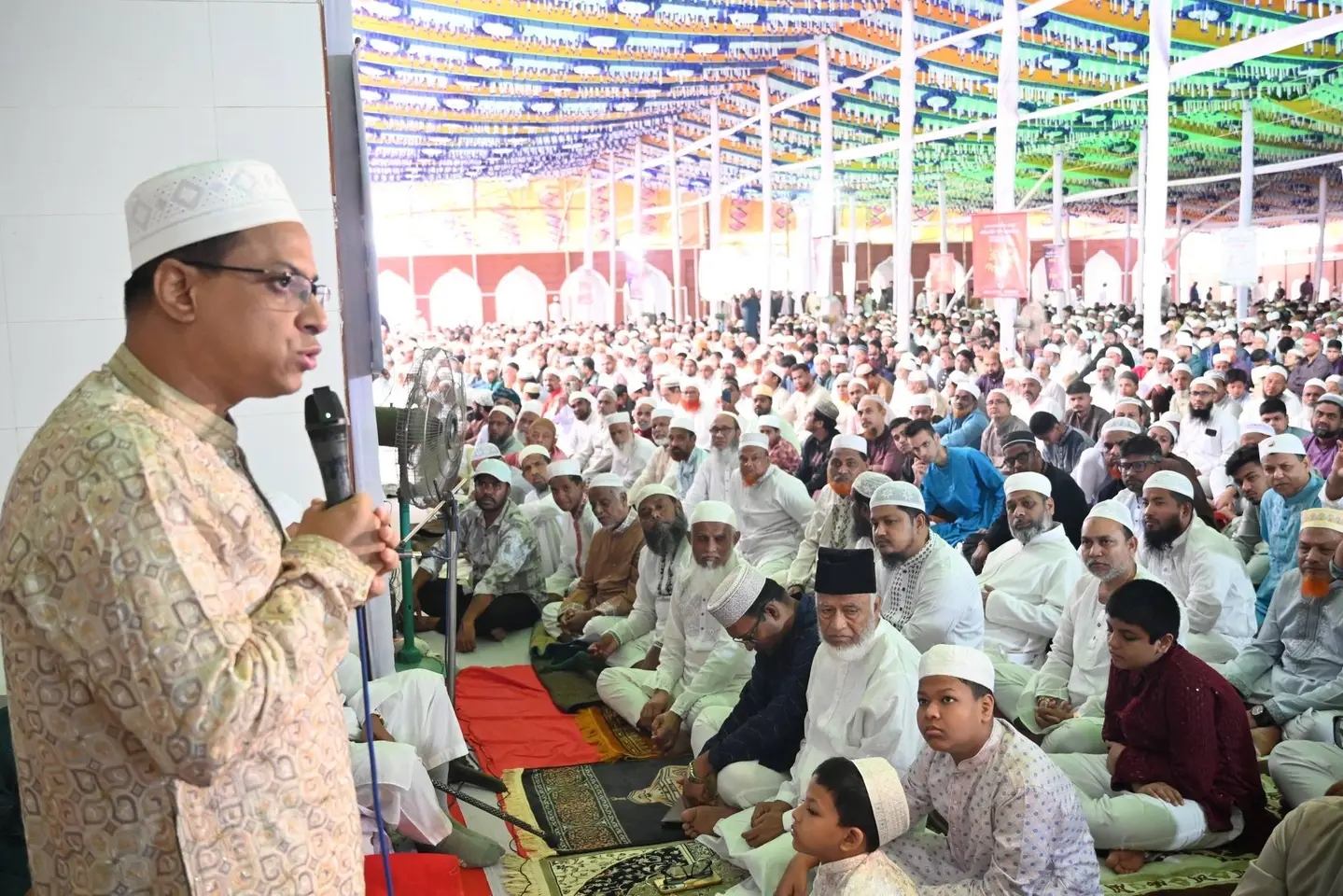 নারায়ণগঞ্জে উৎসবমুখর পরিবেশে ঈদ উদযাপন: বর্জ্য অপসারণ ও নিরাপত্তায় জেলা প্রশাসনের কড়া নজরদারি