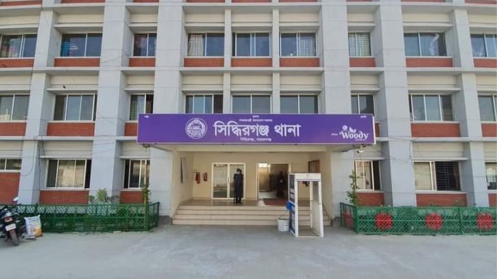 সিদ্ধিরগঞ্জে পশুর হাট থেকে তরুণের ঝুলন্ত মরদেহ উদ্ধার, হত্যা বলে পরিবারের দাবি