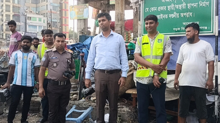 সোনারগাঁওয়ে মহাসড়কের পাশে অবৈধ স্থাপনা উচ্ছেদ, কাঁচপুর হাইওয়ে পুলিশের তৎপরতা