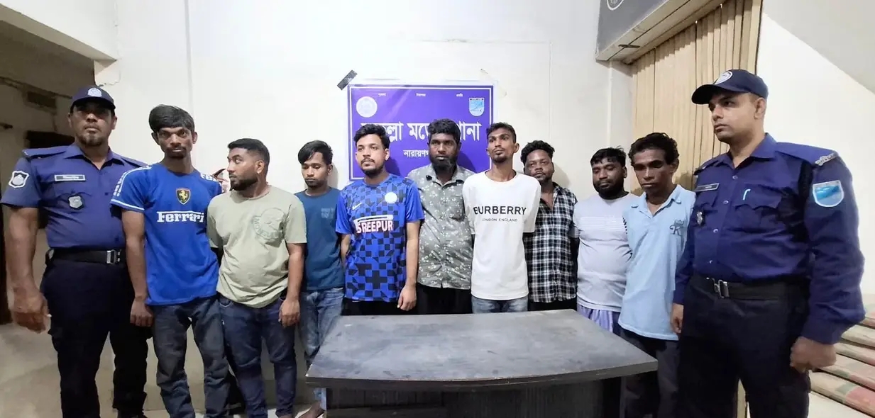 ফতুল্লায় পুলিশ-র‌্যাব-ডিবির যৌথ ব্লক রেইড: মাদকসহ গ্রেফতার ৯