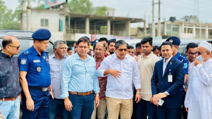 রূপগঞ্জে মহাসড়কের ময়লা অপসারণে প্রতিমন্ত্রী মীর শাহে আলম, বর্জ্য থেকে বিদ্যুৎ উৎপাদনের পরিকল্পনা