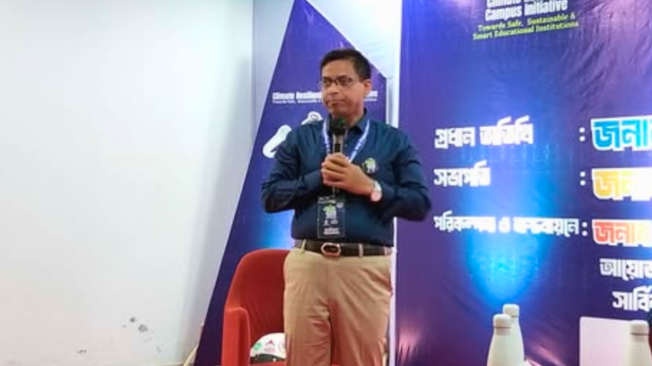 শুধু মুখস্থবিদ্যায় আধুনিক বিশ্বের চ্যালেঞ্জ মোকাবিলা সম্ভব নয়: নারায়ণগঞ্জের ডিসি রায়হান কবির