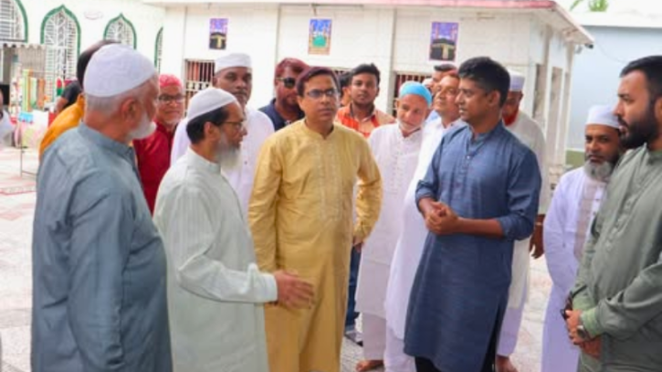 বন্দরের ঐতিহাসিক কদম রসুল দরগাহ পরিদর্শনে এমপি আবুল কালাম ও ডিসি রায়হান কবির
