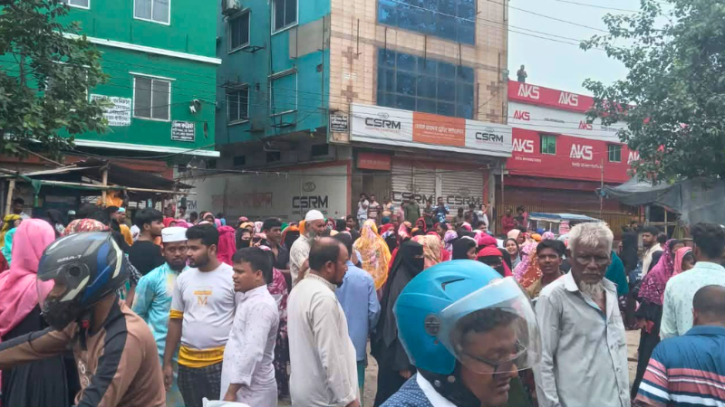 ফতুল্লায় পোশাক কারখানায় বয়লার বিস্ফোরণ: অন্তঃসত্ত্বা নারীসহ আহত ৭, সড়ক অবরোধ
