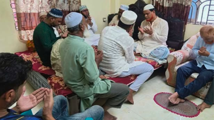 বন্দরে সাংবাদিক শাহরিয়ার ইমনের মায়ের প্রথম মৃত্যুবার্ষিকী উপলক্ষে দোয়া মাহফিল ও গণভোজ