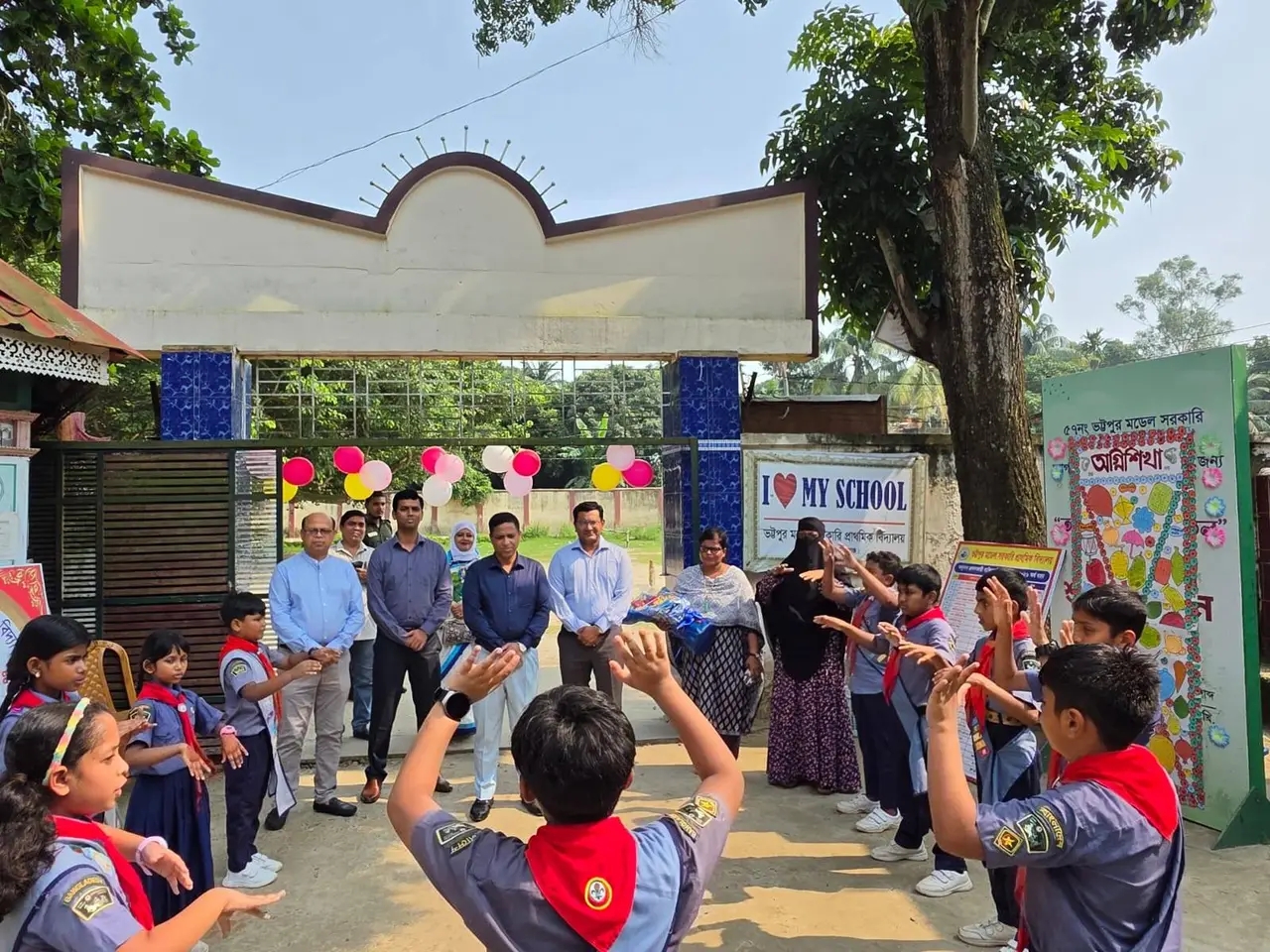 সোনারগাঁওয়ে ক্ষুদে শিক্ষার্থীদের সাথে ফাইনাল ম্যাচ উপভোগ করলেন জেলা প্রশাসক