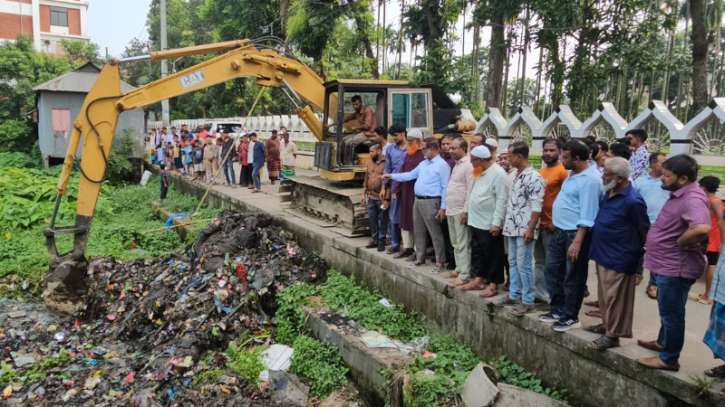২০ বছর পর নাসিকের উদ্যোগে হাফেজীবাগ পুকুর পরিষ্কার, পরিদর্শনে প্রশাসক সাখাওয়াত