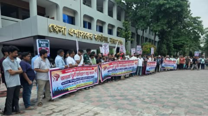 জালকুড়িতে নতুন সড়ক নির্মাণ প্রকল্প স্থগিতের দাবি: জেলা প্রশাসকের মাধ্যমে প্রধান উপদেষ্টাকে স্মারকলিপি